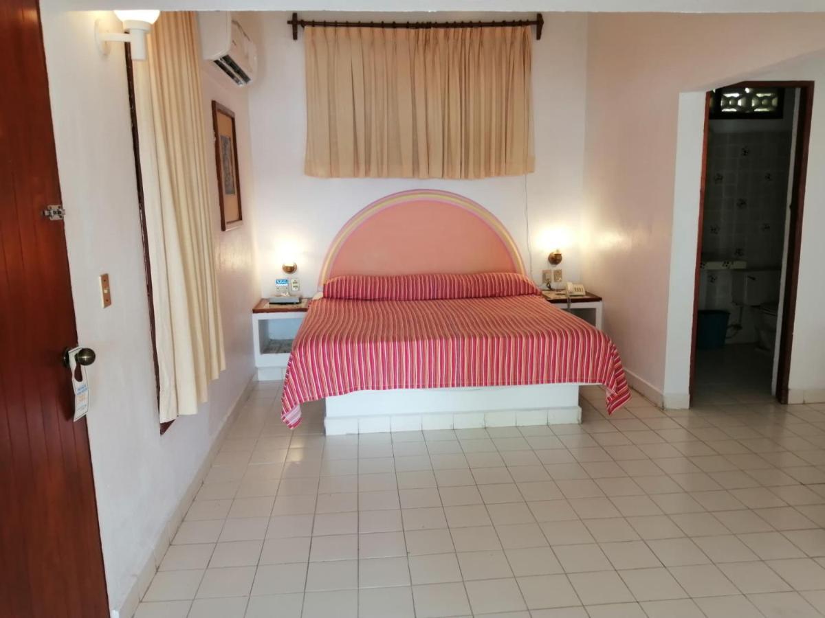 Hotel Catalina Beach Resort Zihuatanejo Dış mekan fotoğraf